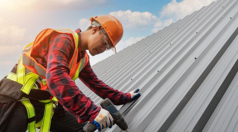 Professional gutter cleaning in Roark, KY